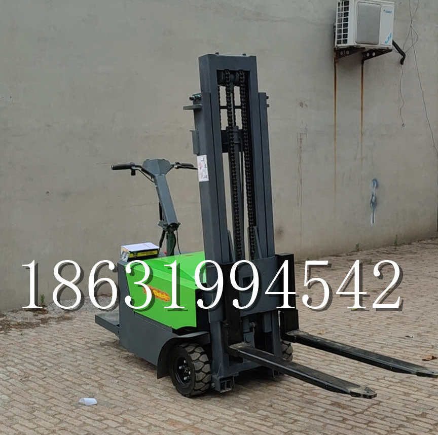 阿城区优程全电动叉车插腿式堆高车液压装卸车1.5吨升高小型站驾式铲车